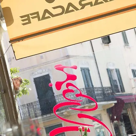 Bed and breakfast Zara Rooms&suites 3*