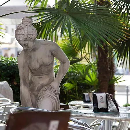 Bed and breakfast Zara Rooms&suites 3*