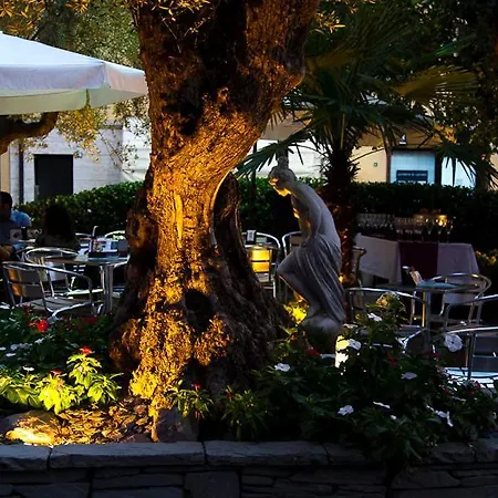 Bed and breakfast Zara Rooms&suites 3*